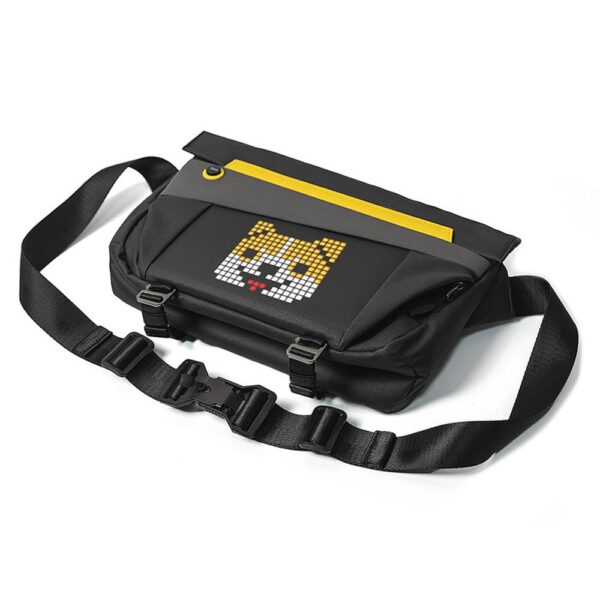 Divoom Pixoo Slingbag-V Siyah Ledli Ekran APP Kontrollü Postacı Çantası-Su Geçirmez - Görsel 4