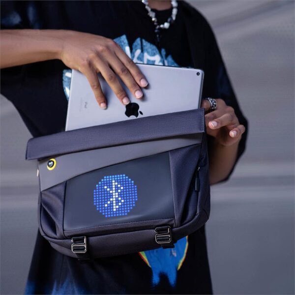 Divoom Pixoo Slingbag-V Siyah Ledli Ekran APP Kontrollü Postacı Çantası-Su Geçirmez - Görsel 8