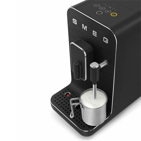 Smeg BCC02 Otomatik Espresso Kahve Makinesi Full Black Mat - Görsel 4